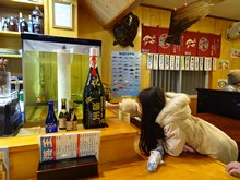 42.地元のお客様たちは泡盛片手に永遠と飲み続けるのです