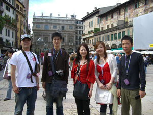 アレーナのあるﾌﾞラ広場