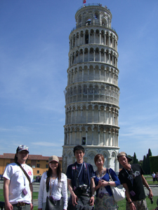 ピサの斜塔、本当に傾いてました。