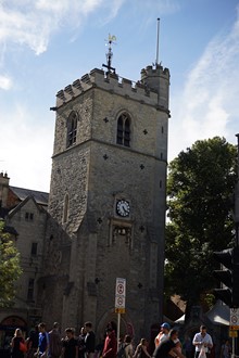 202-%e3%82%aa%e3%83%83%e3%82%af%e3%82%b9%e3%83%95%e3%82%a9%e3%83%bc%e3%83%89%e3%81%ae%e7%94%ba%e3%81%ae%e4%b8%ad%e5%bf%83%e3%81%ab%e5%bb%ba%e3%81%a4%e3%82%ab%e3%83%bc%e3%83%95%e3%82%a9%e3%83%83